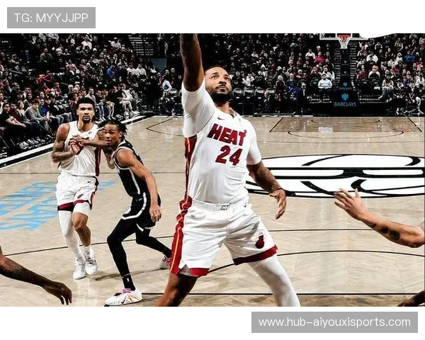 热火追分阶段战术执行 阿德巴约高位策应激活外线射手群